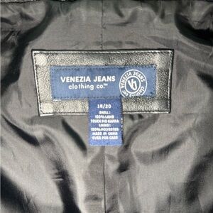 Venezia Jeans Black Men's Raincoat - Classic Water-Resistant Coat